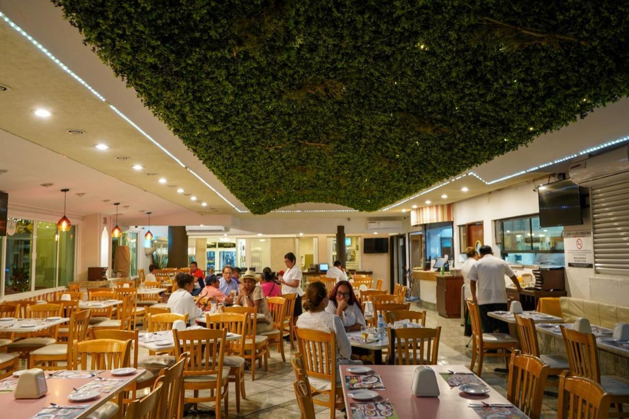 Hotel Los Cocos Четумал Екстериор снимка